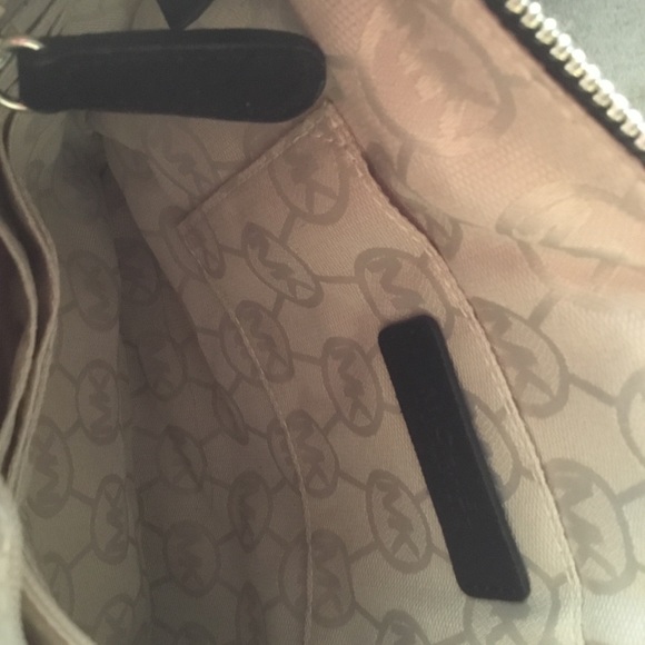 SOLD-Michael Kors Billy Suede Fringe Crossbody bag - Picture 5 of 8